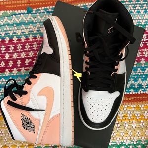 Air Jordan 1 Mid